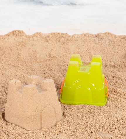 Colorbaby strand speelgoedset with 15 colorful pieces, suitable for outdoor play and sports activities.
