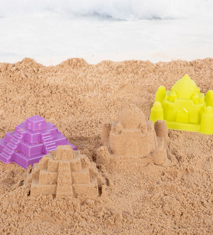 Colorbaby strand speelgoedset with 15 colorful pieces, suitable for outdoor play and sports activities, measuring 15 x 12 x 15 cm.