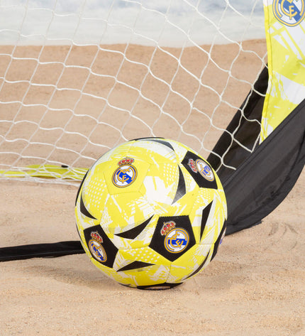 Set of 12 Real Madrid C.F. Strandvoetbal beach soccer balls with team logo and vibrant design, suitable for outdoor play.