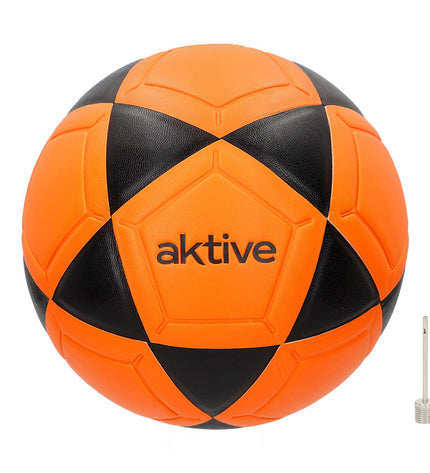 Set of 12 Aktive voetbal speelgoed balls, 18x18x18 cm, suitable for outdoor sports and active play.
