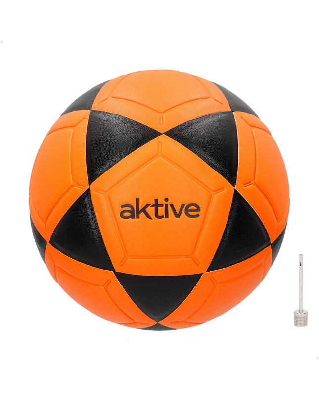 Set of 12 Aktive voetbal speelgoed balls, 18x18x18 cm, suitable for outdoor sports and active play.