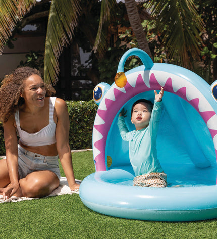 Intex inflatable children's pool with colorful sides, measuring 102x86x127 cm, suitable for outdoor play and water fun.