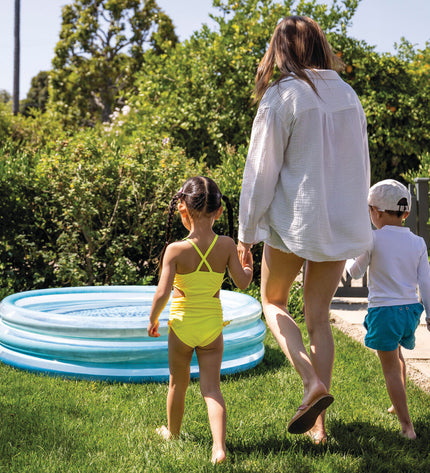 Six Intex inflatable children's pools, 147x33x147 cm, colorful, set of toy pools for outdoor water play and fun activities.