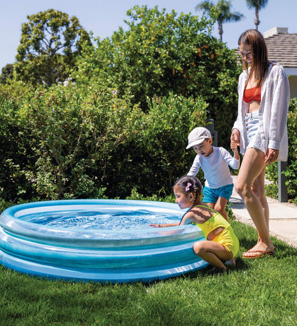 Six Intex inflatable children's pools, 147 x 33 x 147 cm, colorful plastic pools for outdoor play and cooling off.