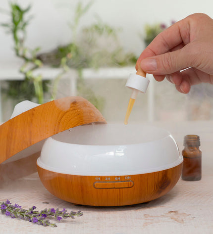 InnovaGoods Aromaverstuiver bevochtiger with colorful LED lights, wooden-effect design, portable air conditioning for home and kitchen.