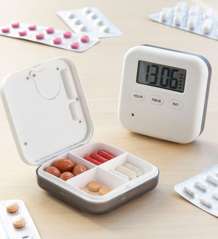 InnovaGoods electronic intelligent pill organizer with multiple compartments for medication storage, designed for home and bathroom use