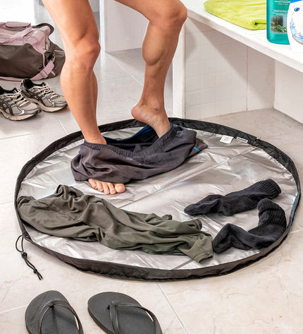 InnovaGoods 2-in-1 kids' room mat and waterproof gym bag in sporty design, suitable for outdoor and gym use.