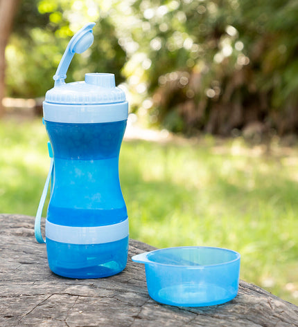InnovaGoods 2-in-1 pet water and food bowl for small animals, with a combined design and durable plastic construction.