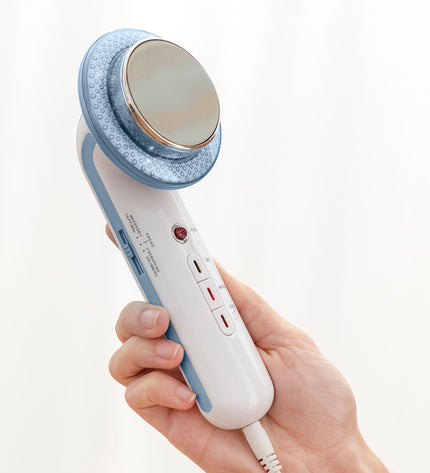 InnovaGoods CellyMax 3-in-1 ultrasound cavitation anti-cellulitis stimulator with infrared and electrical stimulation, in a sleek device.