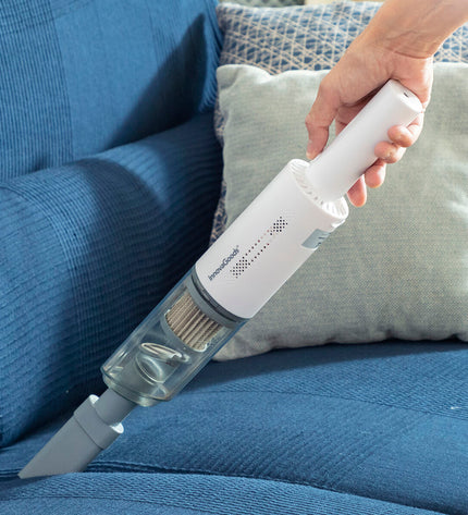 InnovaGoods rechargeable handheld vacuum cleaner with three accessories for cleaning surfaces and hard-to-reach areas.