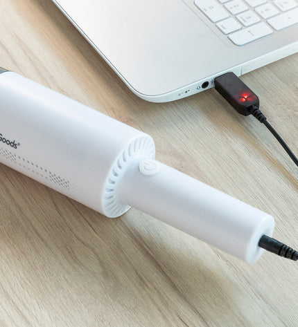 InnovaGoods rechargeable handheld vacuum cleaner with three accessories, ideal for home cleaning and floor maintenance.