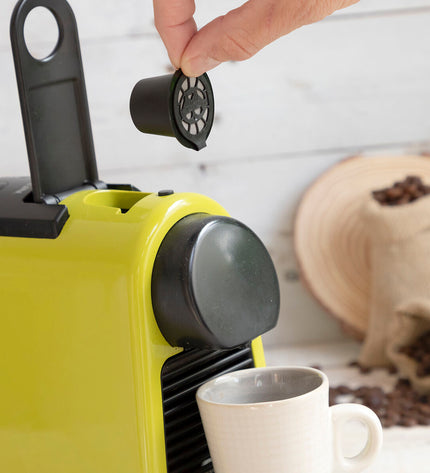 Set of 3 reusable coffee capsules by InnovaGoods for eco-friendly brewing, shown in a close-up image.