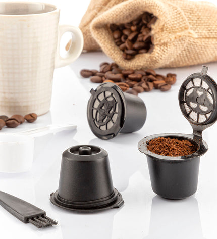 Set of 3 reusable coffee capsules from InnovaGoods for eco-friendly brewing in kitchen and coffee preparation.