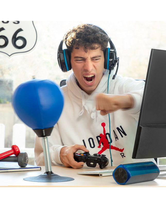 InnovaGoods inflatable stress boxing ball on a desk, designed for fun and stress relief, part of playful desk accessories and games.