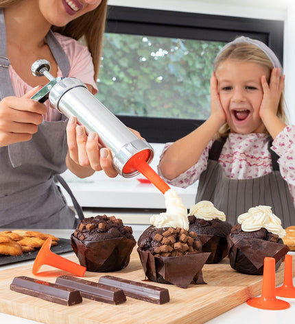 InnovaGoods 2-in-1 koekjespers and garnishing tool for baking, shown with stainless steel tips for decorating cookies and pastries.