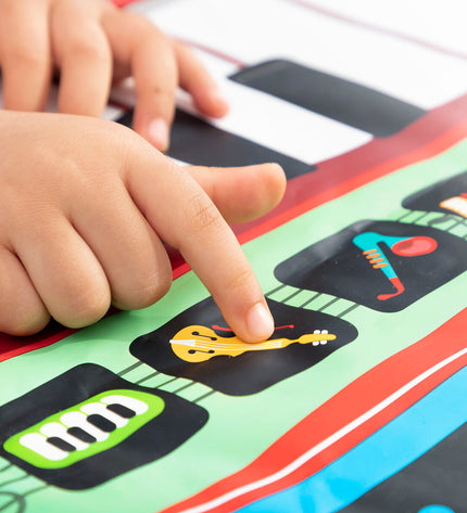 InnovaGoods 2-in-1 muziekmat for kids featuring colorful buttons and musical instrument design, perfect for playful learning.