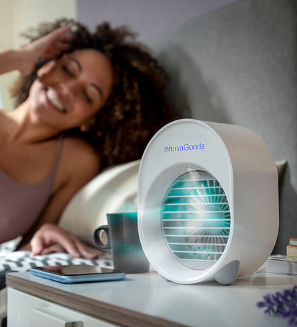 InnovaGoods Mini Ultrasone luchtbevochtiger met LED-verlichting, draagbaar en geschikt voor huis en kantoor, compact en gebruiksvriendelijk.