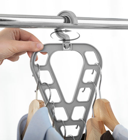 InnovaGoods organizer set for clothes hangers, two-piece storage solution for closet organization, in a modern household setting.