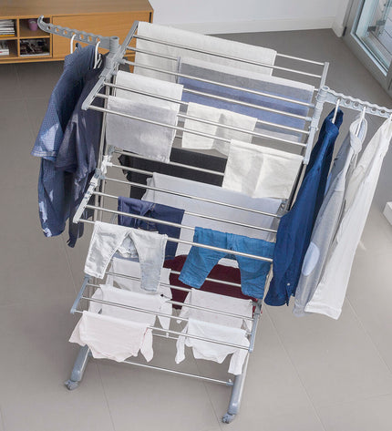 InnovaGoods collapsible vertical clothes drying rack on wheels with 24 rods, ideal for laundry storage and organization.