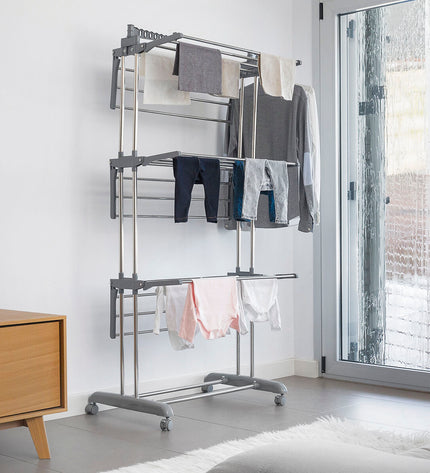 InnovaGoods foldable vertical clothes drying rack on wheels with 24 bars, ideal for laundry and home organization.