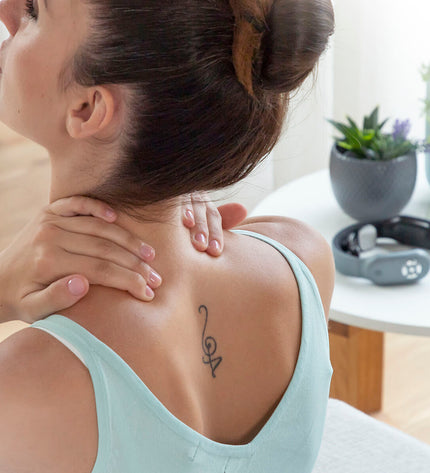 InnovaGoods rechargeable neck massager with remote control, designed for relaxation and personal wellness.