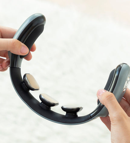 InnovaGoods rechargeable neck massager with remote control, designed for relaxation and personal wellness.