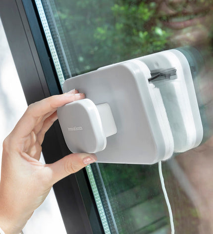 InnovaGoods Magnetische Ramenreiniger Klinduo for home cleaning, featuring a sleek design for easy window and surface cleaning.