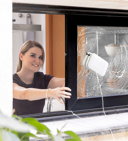InnovaGoods Magnetische Ramenreiniger Klinduo for home cleaning, showing the magnetic cleaning tool with handles and cleaning pads.