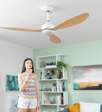 InnovaGoods plafondventilator with LED lighting, 3 ABS blades, wood finish, 52-inch diameter, 36W, ideal for home cooling.