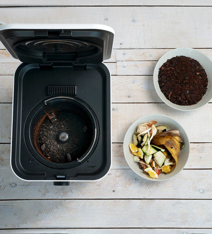 Electric kitchen compost machine by Ewooster InnovaGoods, compact appliance with a sleek design for eco-friendly food waste recycling.