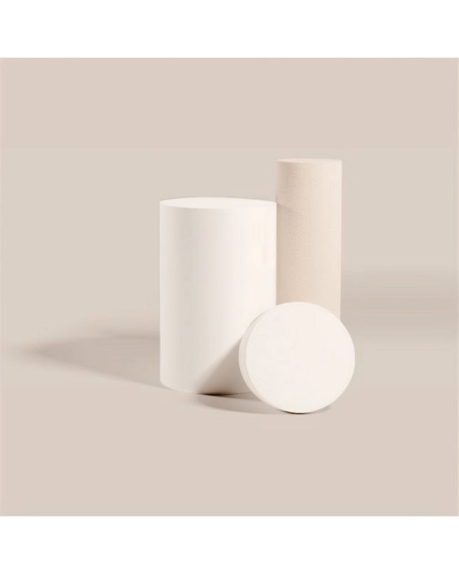 Simplewinkel.nl product in a black case with a silver clasp, showing the closed compact design and textured exterior.