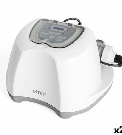 Intex zoutchloreringssysteem in een tuinzwembad, compleet met twee units voor schoon en helder water.